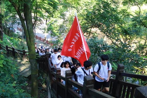 校园追星变形记